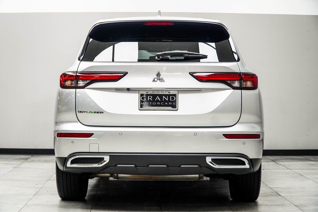 2022 Mitsubishi Outlander ES photo 9