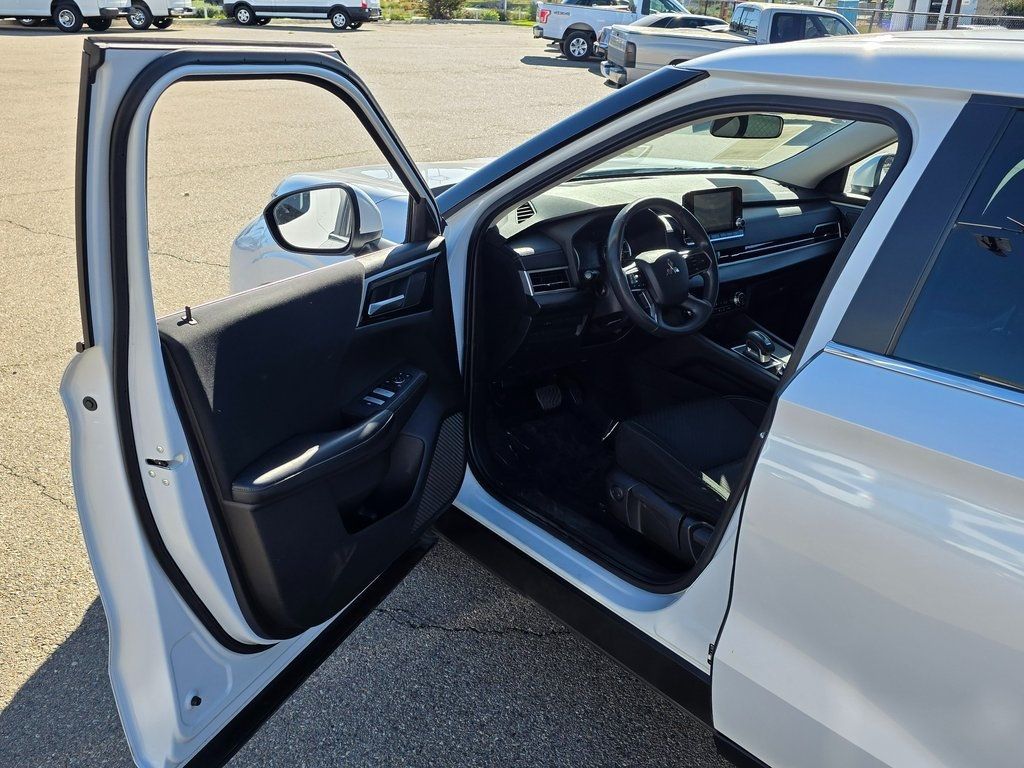 2022 Mitsubishi Outlander ES FWD - 22941798 - 39