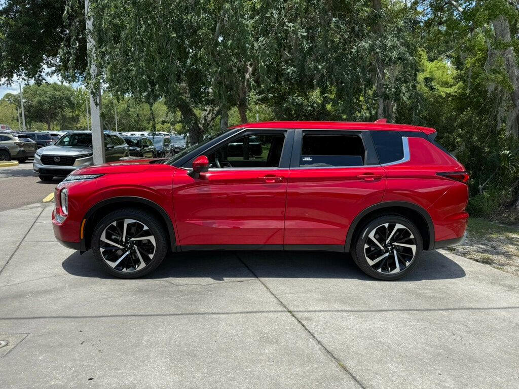 2022 Mitsubishi Outlander ES S-AWC photo 2