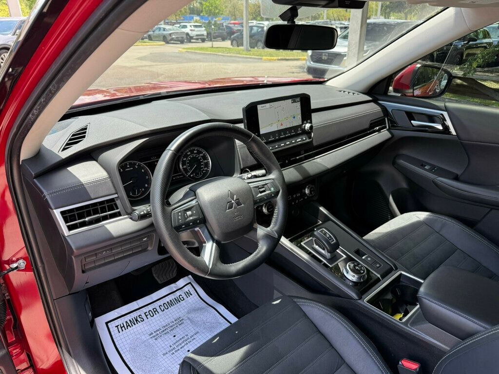 2022 Mitsubishi Outlander ES S-AWC photo 3