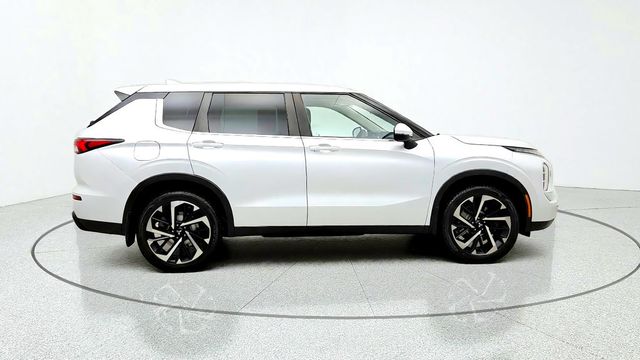 2022 Mitsubishi Outlander ES S-AWC w/ Convenience Package & 20'' Alloy Wheels - 23099956 - 3
