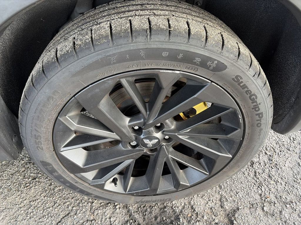 Mitsubishi Outlander SE photo 10