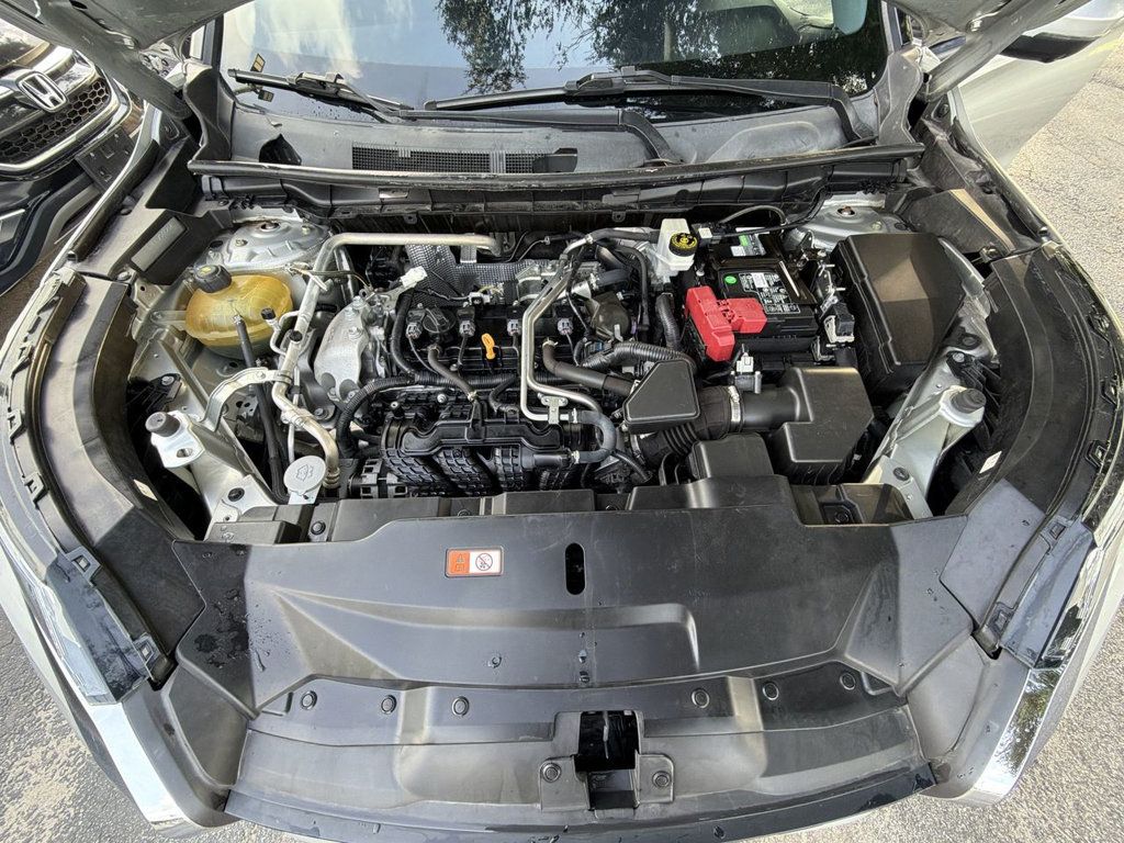 Mitsubishi Outlander SE photo 11
