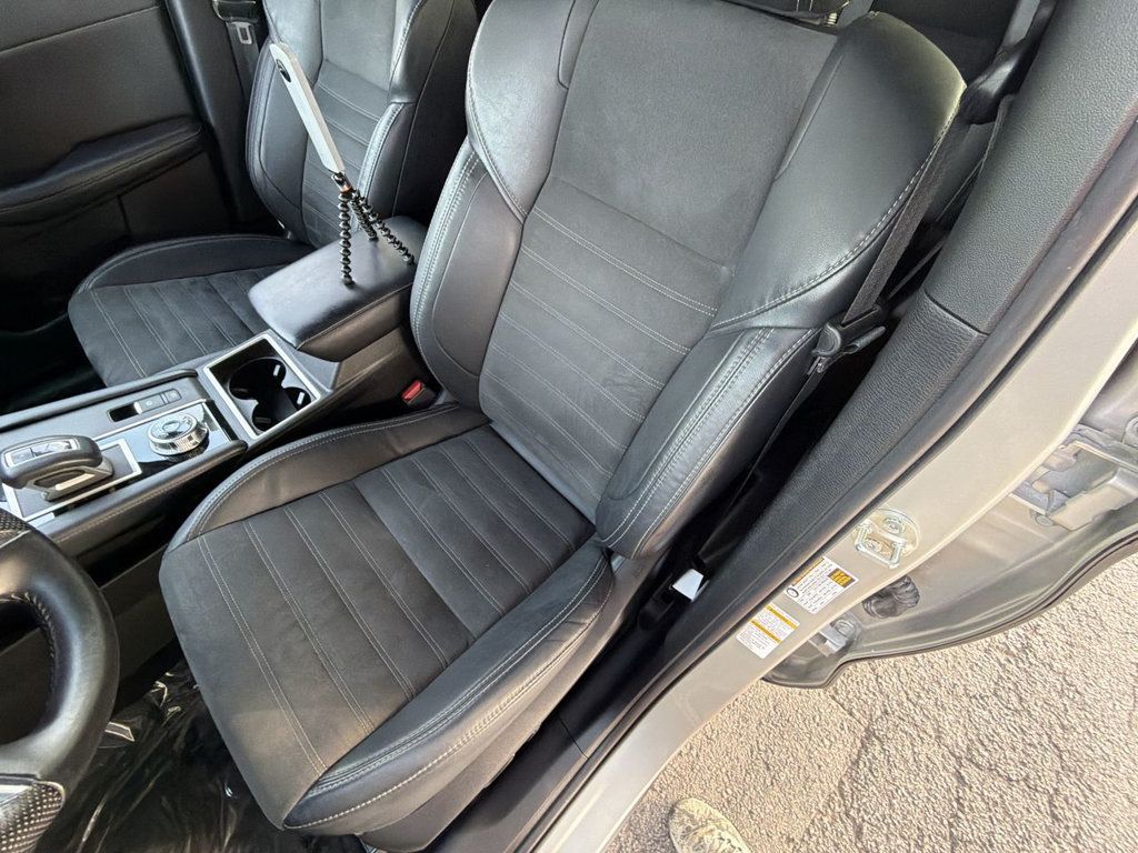 Mitsubishi Outlander SE photo 14
