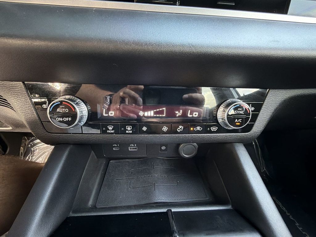 Mitsubishi Outlander SE photo 19