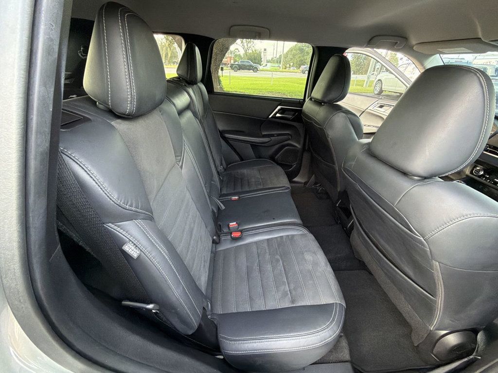 Mitsubishi Outlander SE photo 21