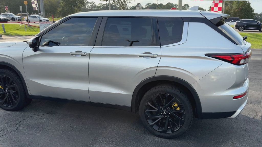 Mitsubishi Outlander SE photo 6