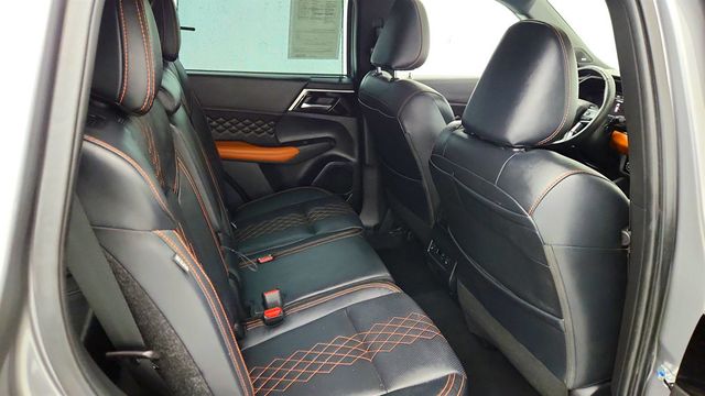 2022 Mitsubishi Outlander SEL S-AWC w/ Power Panoramic Sunroof, Bose Premium Sound & HUD - 23002134 - 23