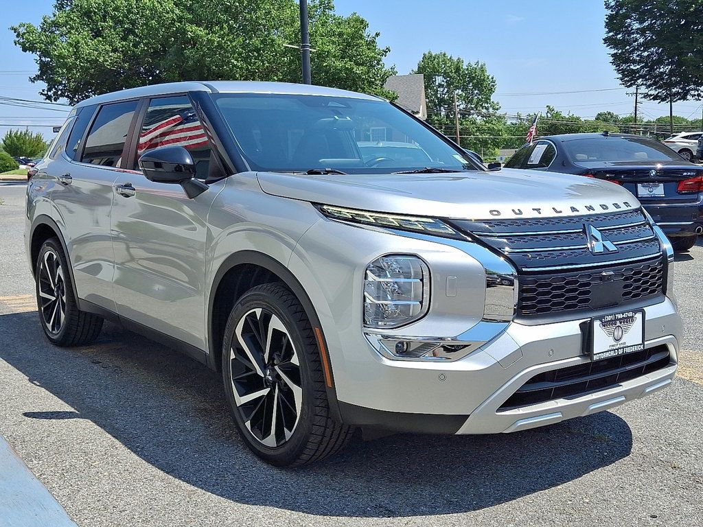 2022 Mitsubishi Outlander SE S-AWC photo 3