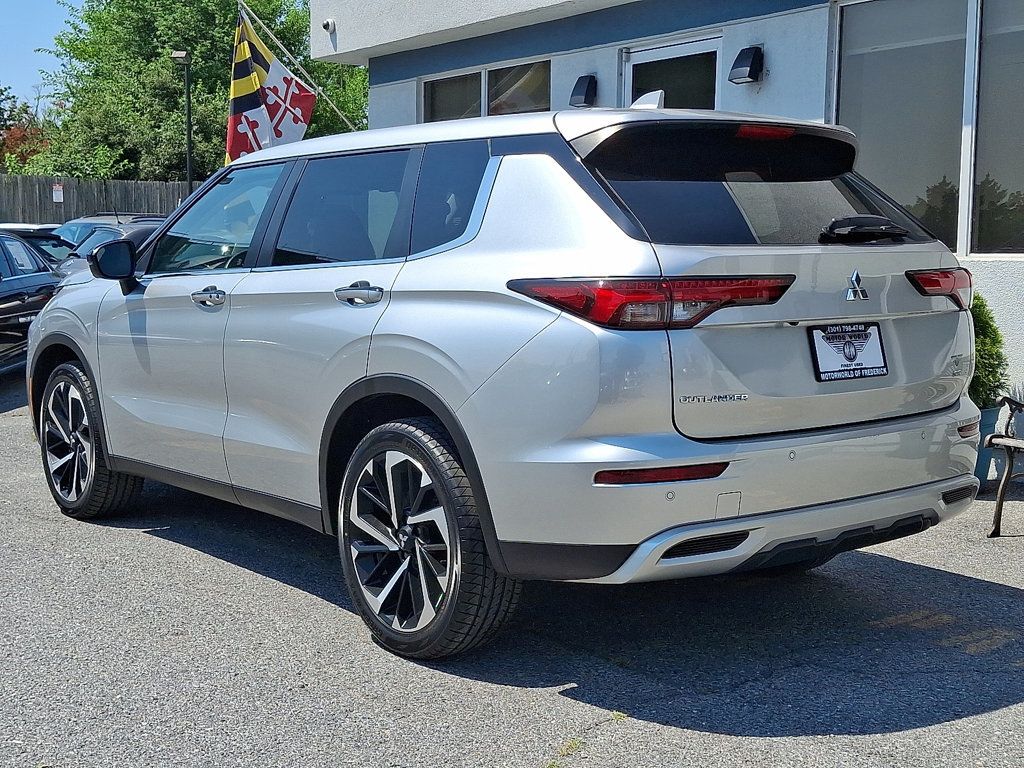 2022 Mitsubishi Outlander SE S-AWC photo 6