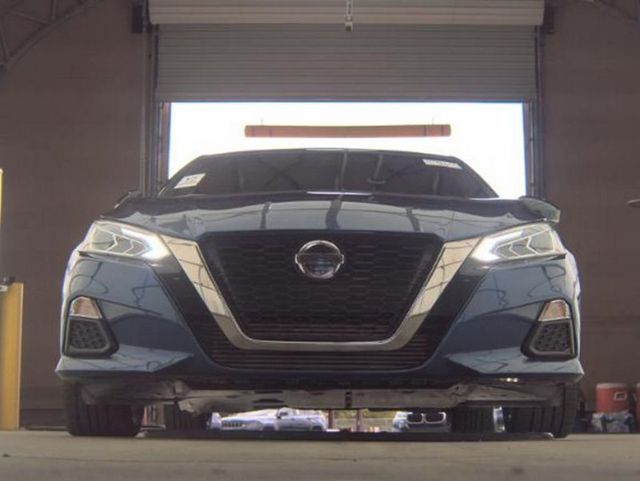 2022 Nissan Altima 2.0 SR Sedan - 22913812 - 3