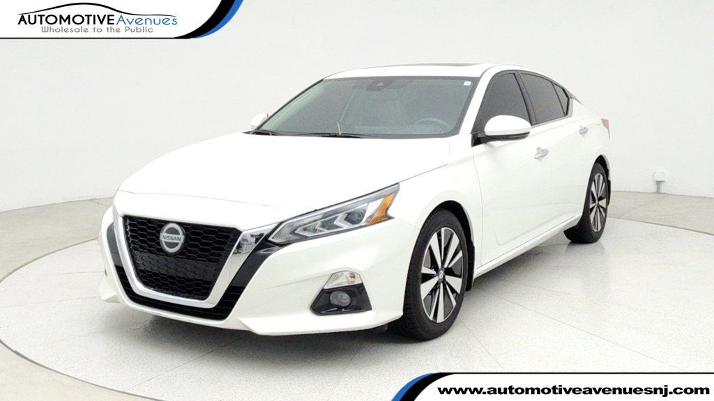 2022 Nissan Altima 2.5 SL Sedan with Rear Spoiler and Illuminated Kick Plates - 22951234 | Video 1