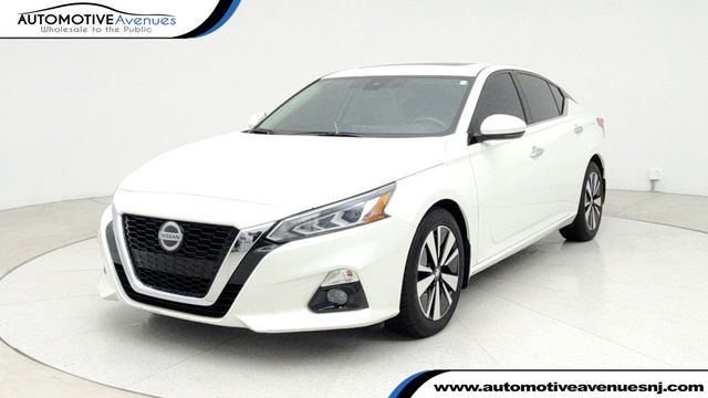 2022 Nissan Altima 2.5 SL Sedan with Rear Spoiler and Illuminated Kick Plates - 22951234 - 0