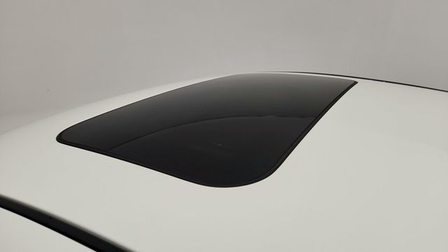 2022 Nissan Altima 2.5 SL Sedan with Rear Spoiler and Illuminated Kick Plates - 22951234 - 9