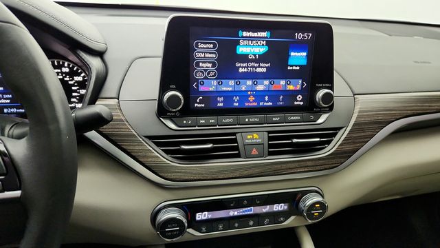 2022 Nissan Altima 2.5 SL Sedan with Rear Spoiler and Illuminated Kick Plates - 22951234 - 17