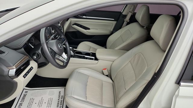 2022 Nissan Altima 2.5 SL Sedan with Rear Spoiler and Illuminated Kick Plates - 22951234 - 20