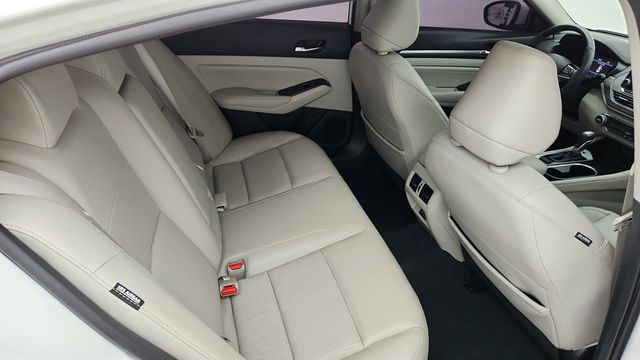 2022 Nissan Altima 2.5 SL Sedan with Rear Spoiler and Illuminated Kick Plates - 22951234 - 23