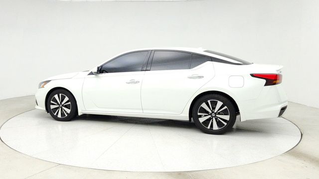 2022 Nissan Altima 2.5 SL Sedan with Rear Spoiler and Illuminated Kick Plates - 22951234 - 6