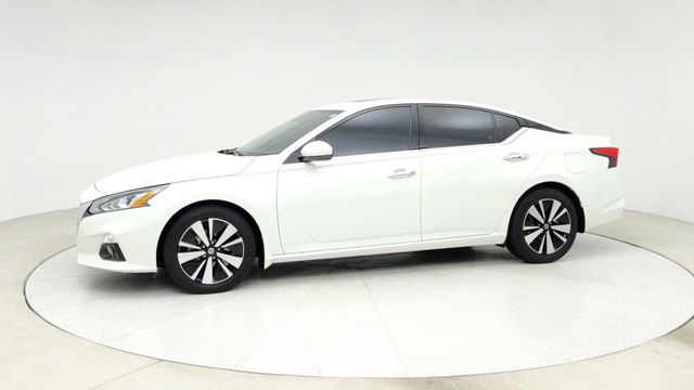 2022 Nissan Altima 2.5 SL Sedan with Rear Spoiler and Illuminated Kick Plates - 22951234 - 7