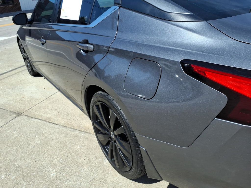 Nissan Altima photo 16