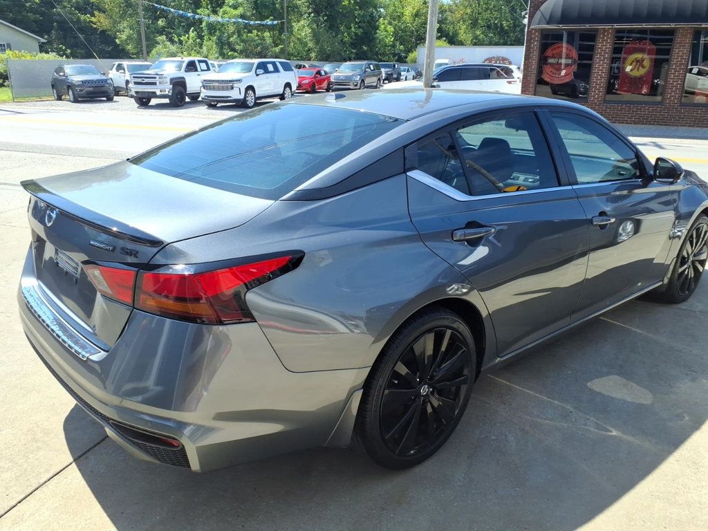 Nissan Altima photo 2