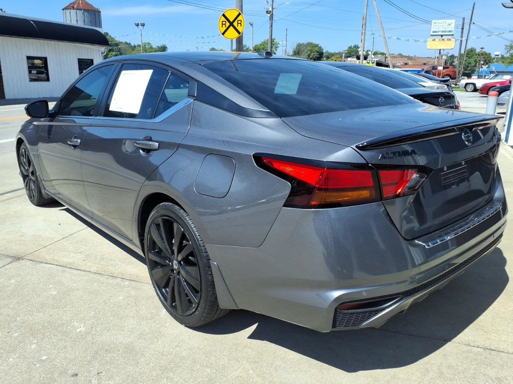 Nissan Altima photo 3