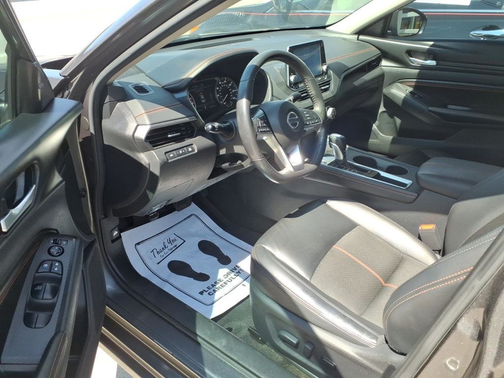 Nissan Altima photo 6