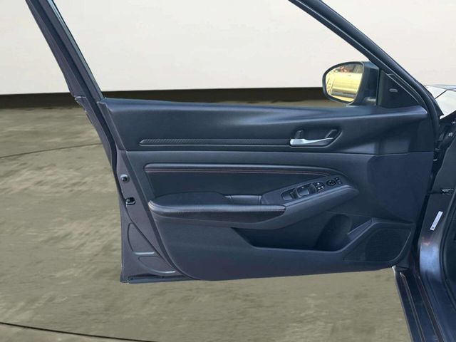 2022 Nissan Altima 2.5 SR Sedan - 23036773 - 9