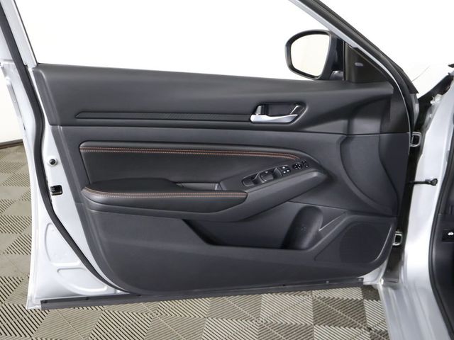 2022 Nissan Altima 2.5 SR Sedan - 23081502 - 18