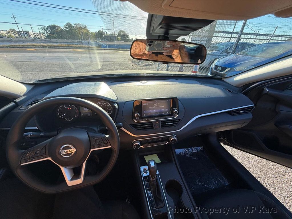2022 Nissan Altima 2.5 S Sedan - 22931942 - 17
