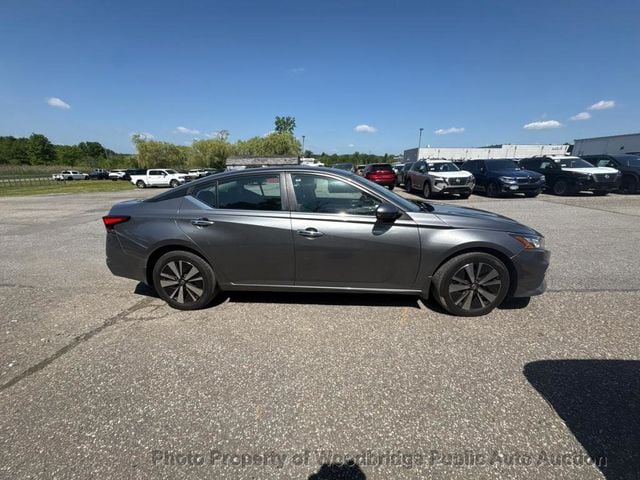 2022 Nissan Altima 2.5 SV AWD Sedan - 23057360 - 17