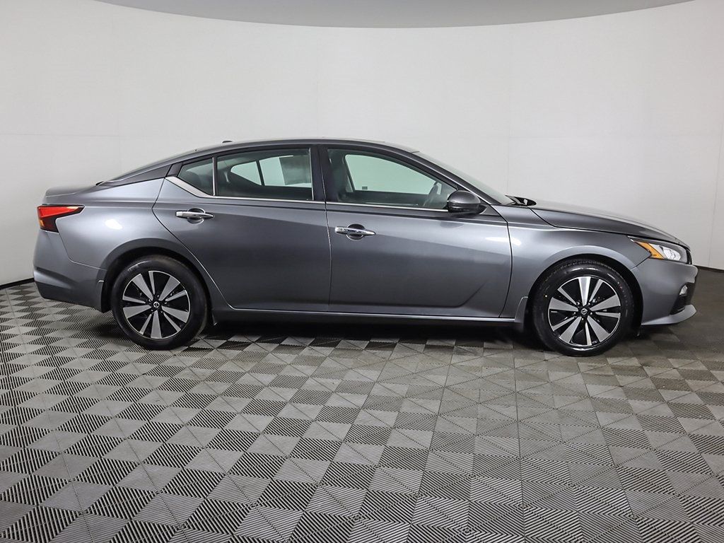 2022 Nissan Altima 2.5 SV AWD Sedan - 22748313 - 17