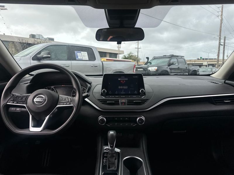 2022 Nissan Altima 2.5 SV Sedan - 22984240 - 13