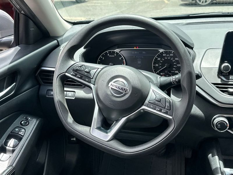 2022 Nissan Altima 2.5 SV Sedan - 23048835 - 17