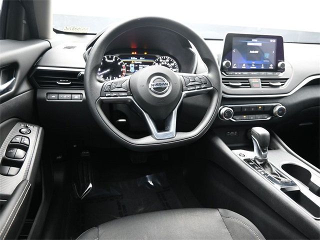 2022 Nissan Altima 2.5 SV Sedan - 22960462 - 19