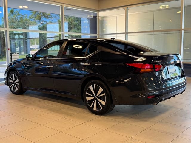 2022 Nissan Altima 2.5 SV Sedan - 23031475 - 13