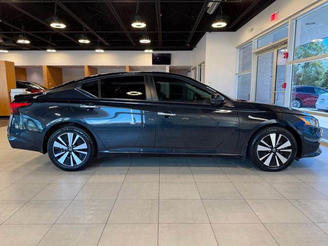 2022 Nissan Altima 2.5 SV Sedan - 23031475 - 14