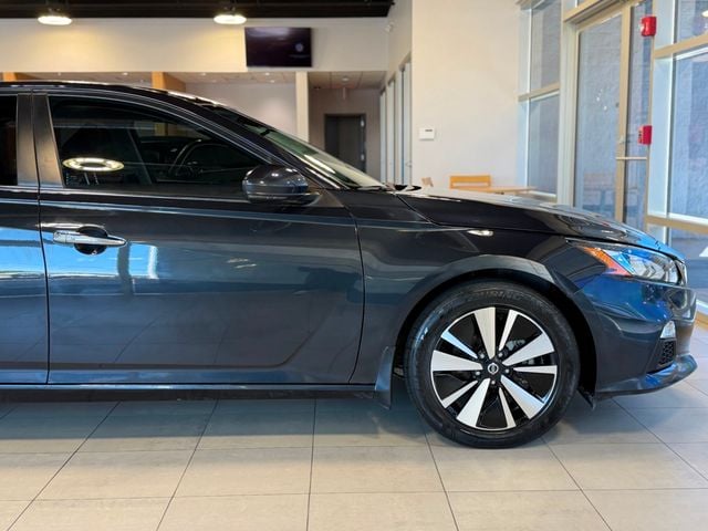 2022 Nissan Altima 2.5 SV Sedan - 23031475 - 15