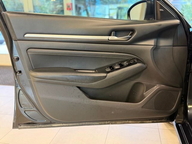 2022 Nissan Altima 2.5 SV Sedan - 23031475 - 17