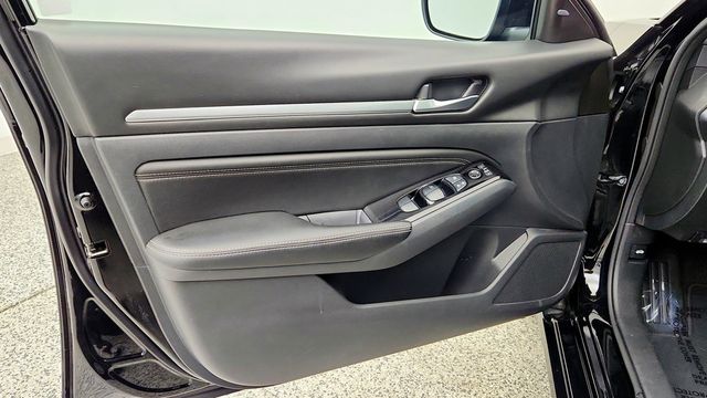 2022 Nissan Altima 2.5 SV Sedan - 23093344 - 10