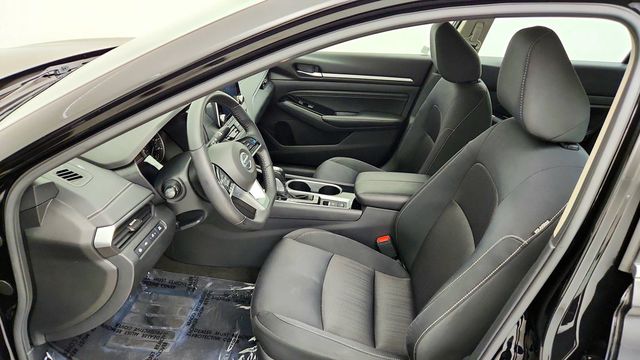 2022 Nissan Altima 2.5 SV Sedan - 23093344 - 19