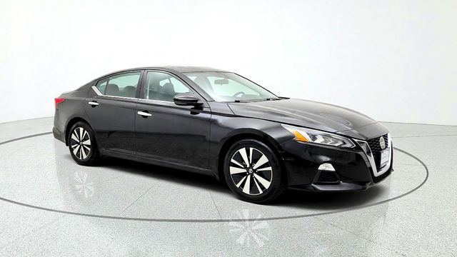 2022 Nissan Altima SV w/ Premium Package, ProPILOT Assist & Moonroof - 23093344 - 2