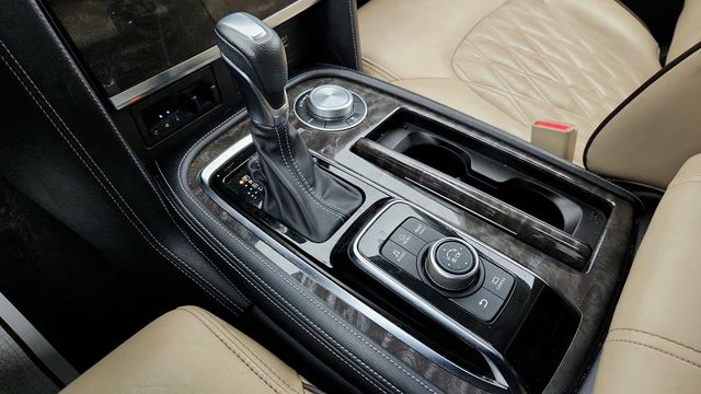 2022 Nissan Armada 4x4 Platinum with Captain's Chair Package (7 Seater) - 22954113 - 16