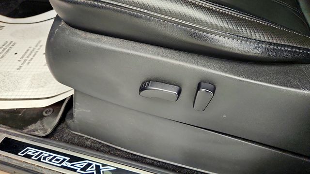 2022 Nissan Frontier Crew Cab 4x4 PRO-4X Automatic - 22972406 - 11