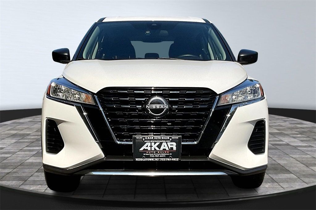 2022 Nissan Kicks S photo 2