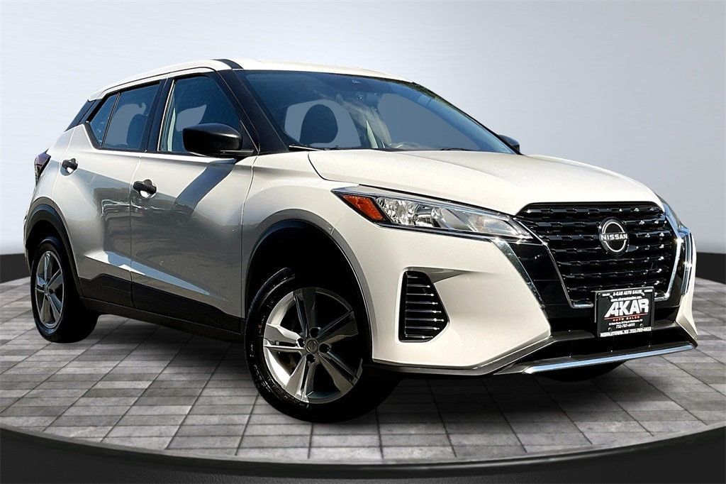 2022 Nissan Kicks S photo 3