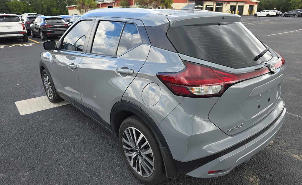 2022 Nissan Kicks SV photo 2