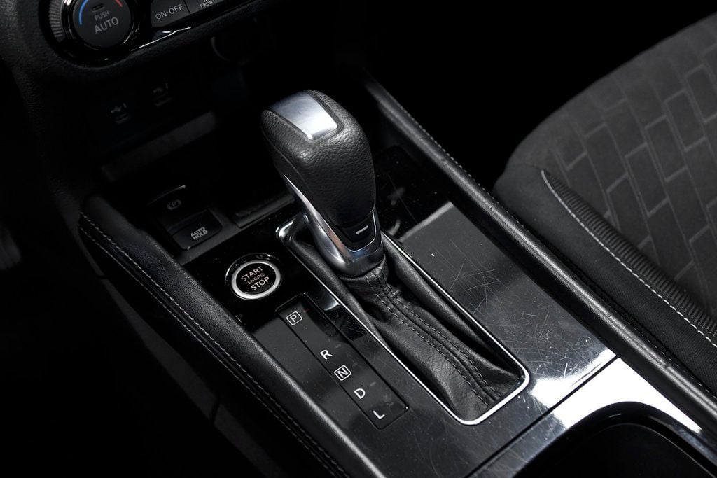 2022 Nissan Kicks SV FWD - 22379210 - 24