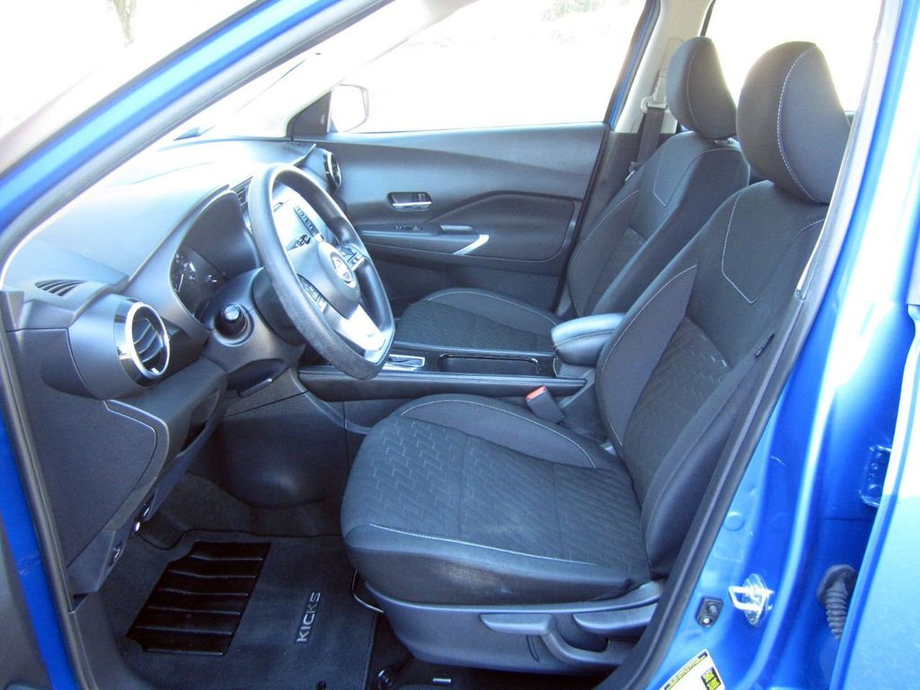 2022 Nissan Kicks SV photo 11