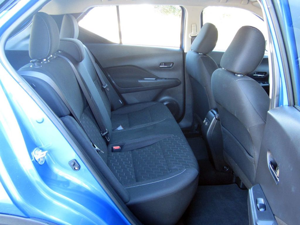 2022 Nissan Kicks SV photo 16